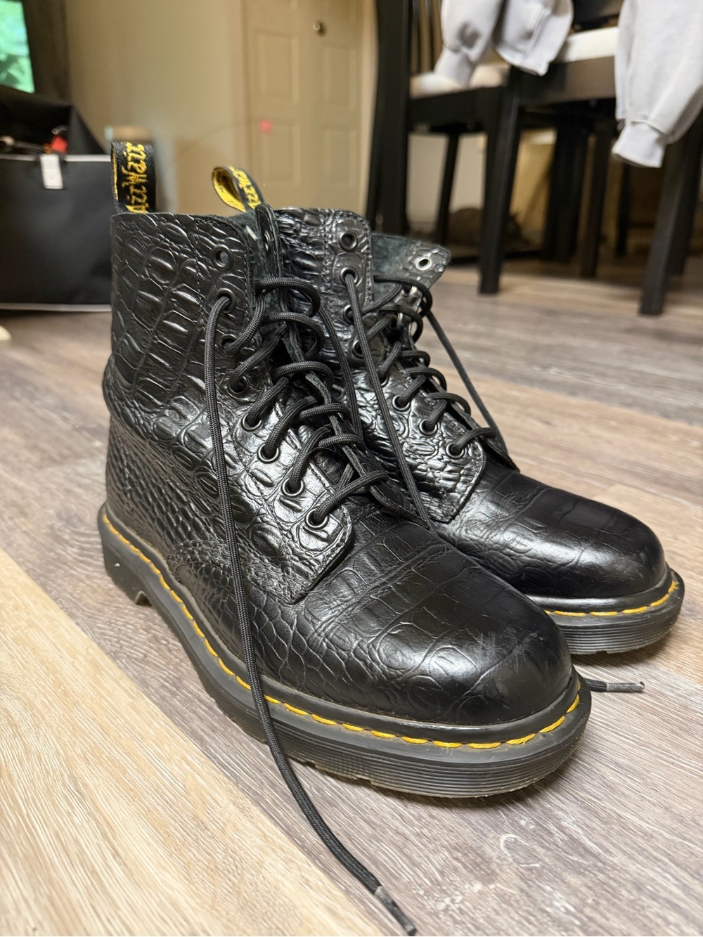 Dr. Martens Black Croc Embossed Leather Lace-Up Boots sz 9